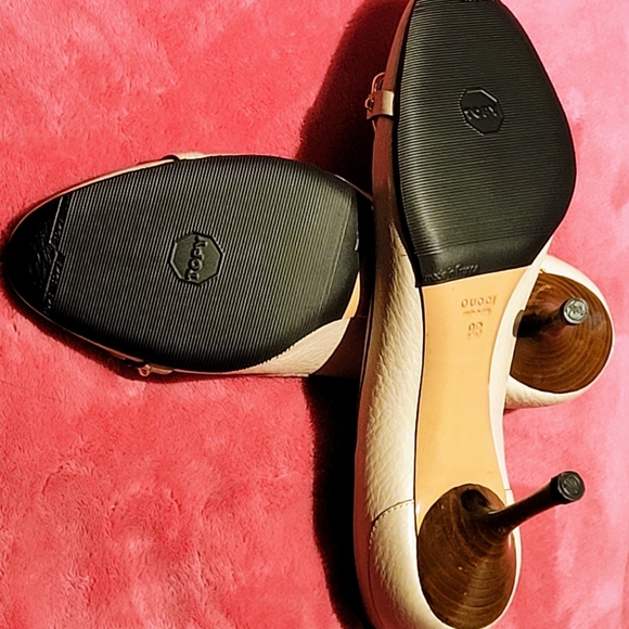 Gucci size 9 Cream Leather Heels - Picture 2 of 6